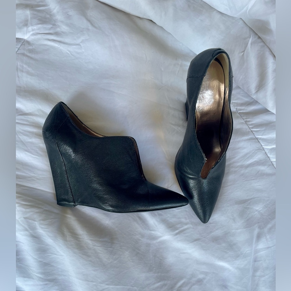 DXSM Donald J. Pliner High Heeled Booties